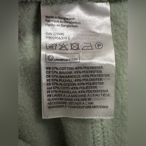 ✨New✨ H&M: Women’s Regular Fit Shorts- Size Medium - Picture 5 of 10